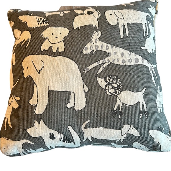 Accent  throw pillow - Picture 1 of 2